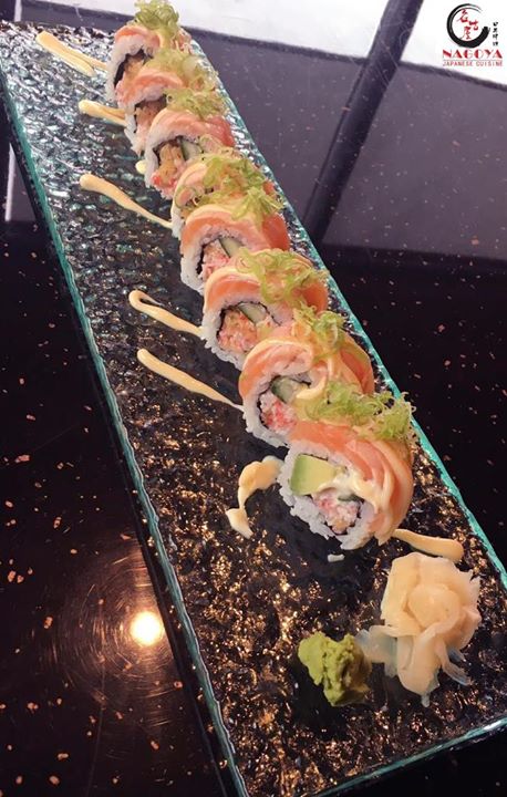 [ad_1]
(Wen Special Roll)
Crab meat, avocado, cucumbers, tempura bits wrapped in rice, topped with salmon and mayonnaise.
[ad_2]
2017-09-08 11:58:54
Source  …