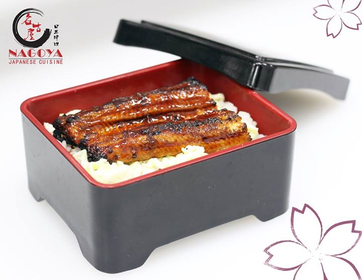 [ad_1]
(Unagi Donburi)
Grilled eel with unagi sauce served over a bed of rice and egg
[ad_2]
2017-09-22 12:39:34
Source  …