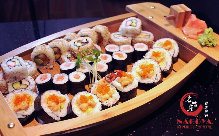 [ad_1]
(Maki Boat)
Spicy tuna roll, Dynamite roll, Salmon maki, Tuna maki & California roll with sesame seeds
[ad_2]
2017-10-24 12:09:04
Source  …