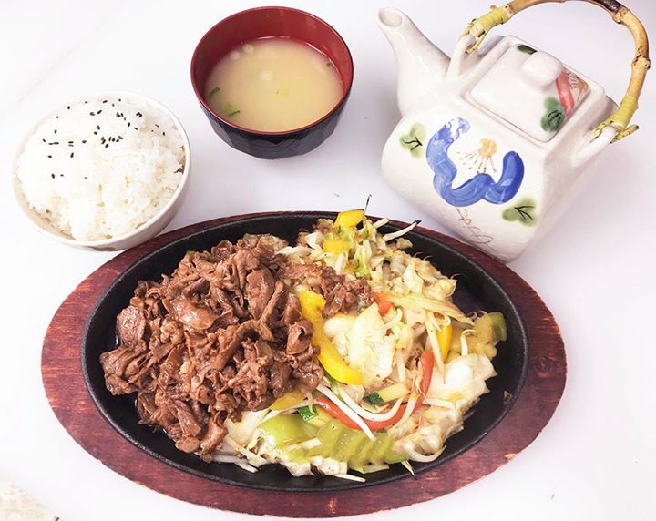 [ad_1]
Teppan Combo ??♨️♨️

– Beef, Chicken or Pork with vegetables on a hot griddle served with a side of rice and miso soup ?
[ad_2]
2019-08-16 16:19:52
Source  …