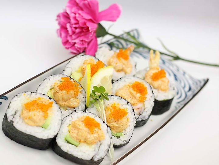 [ad_1]
Our Popular Japanese Roll >> Dynamite Roll ?

~ Fresh and creamy  ?  flavorful and delicious !! ~

Chopped scallops mixed with creamy mayonnaise ~ Tempura shrimp, avocado, cucumber, mango,…