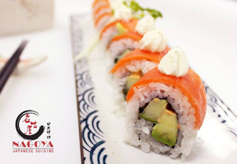 [ad_1]


(Philly Roll) Avocado, cucumber, cayenne mayo wrapped in sushi rice topped with smoked salmon, sliced red onion & seared cream cheese.





 
[ad_2]
Source  …